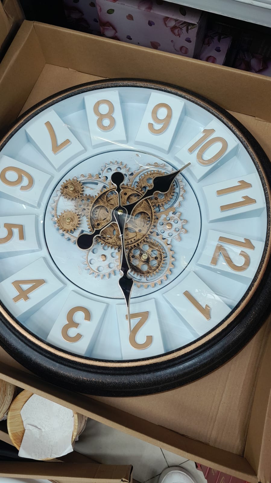 ساعة الحائط الميكانيكية الفاخرة