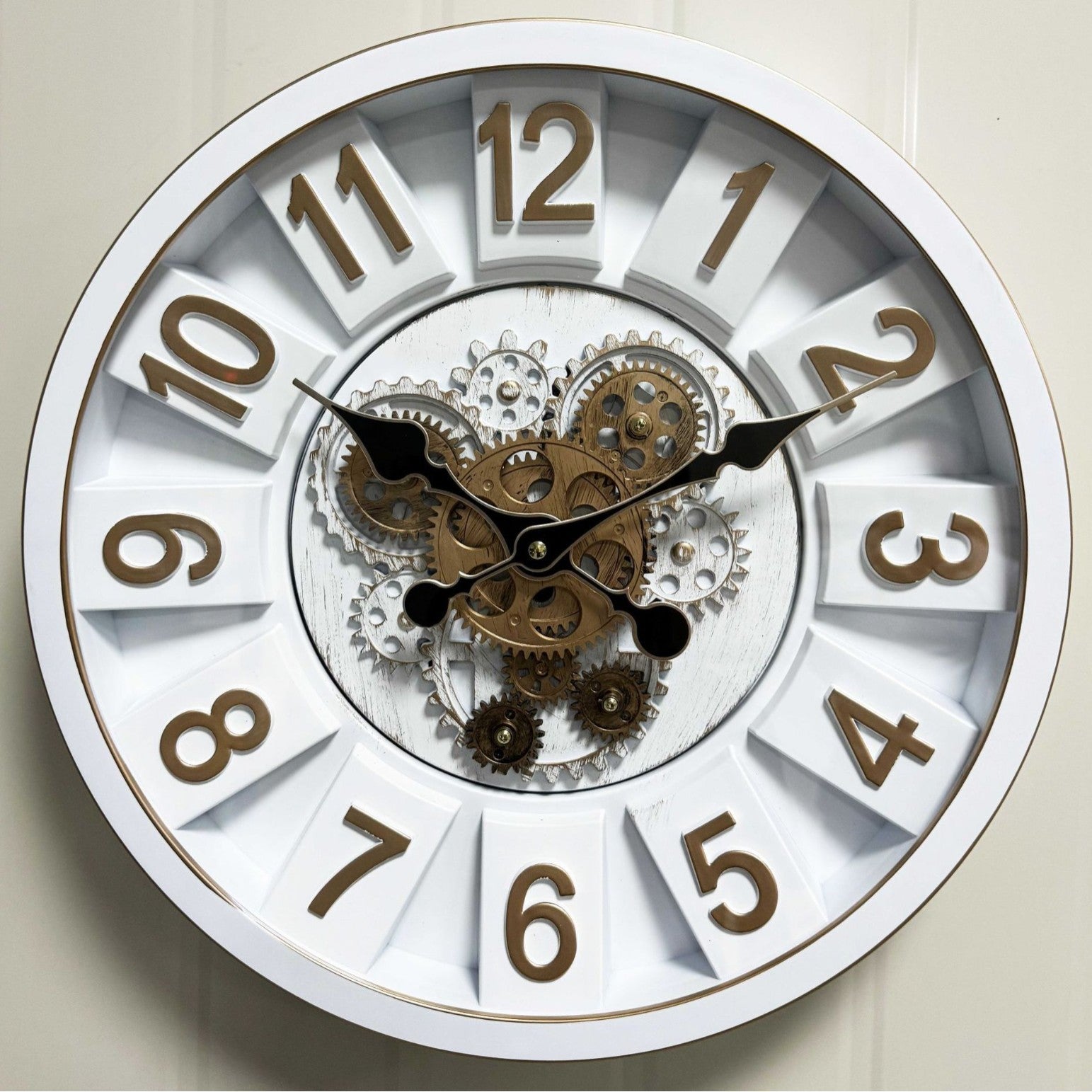ساعة الحائط الميكانيكية الفاخرة